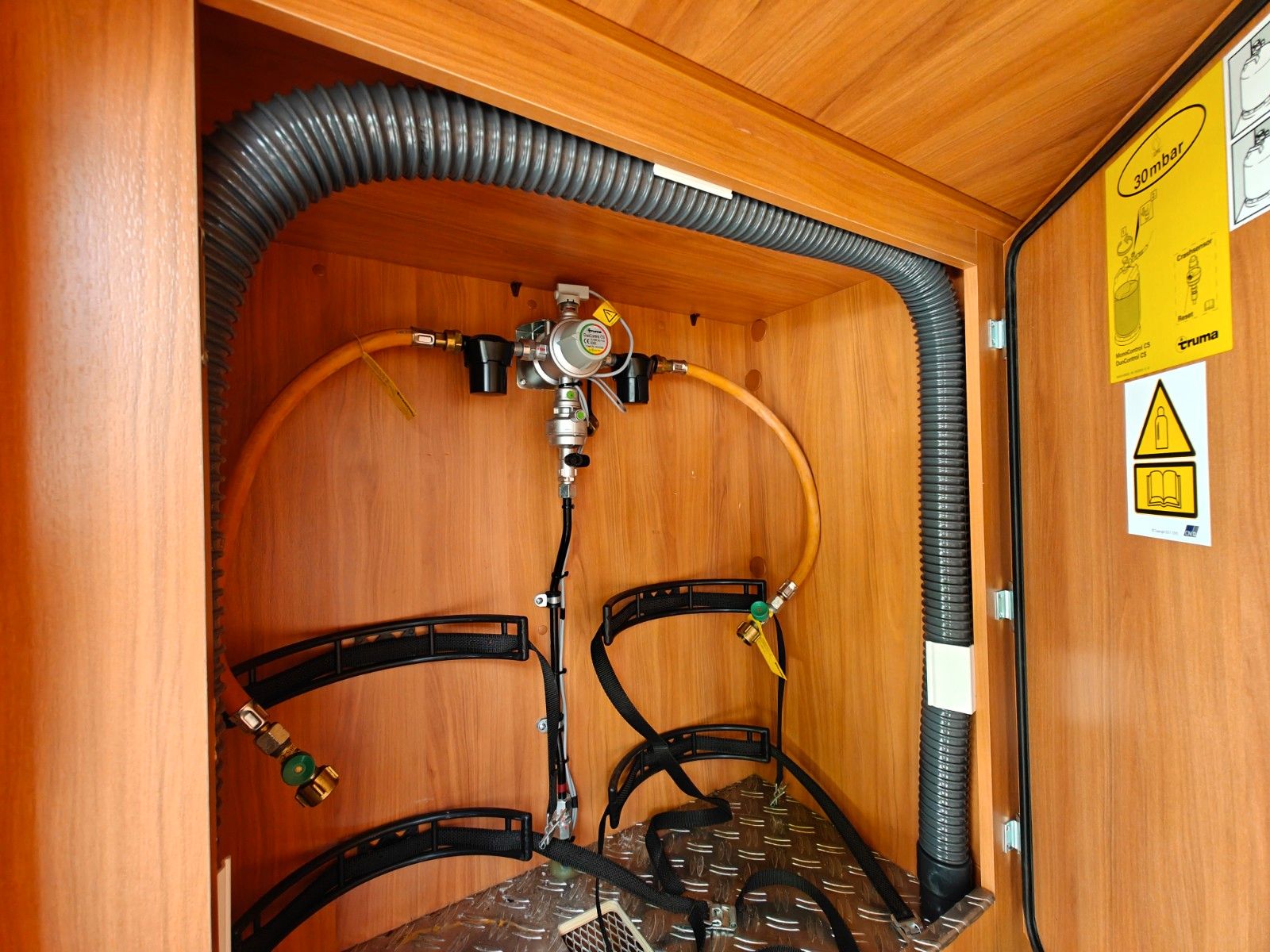 Fahrzeugabbildung HYMER / ERIBA / HYMERCAR Van 374 - Autom. SAT, TV, 2x Solar, DuoControl -