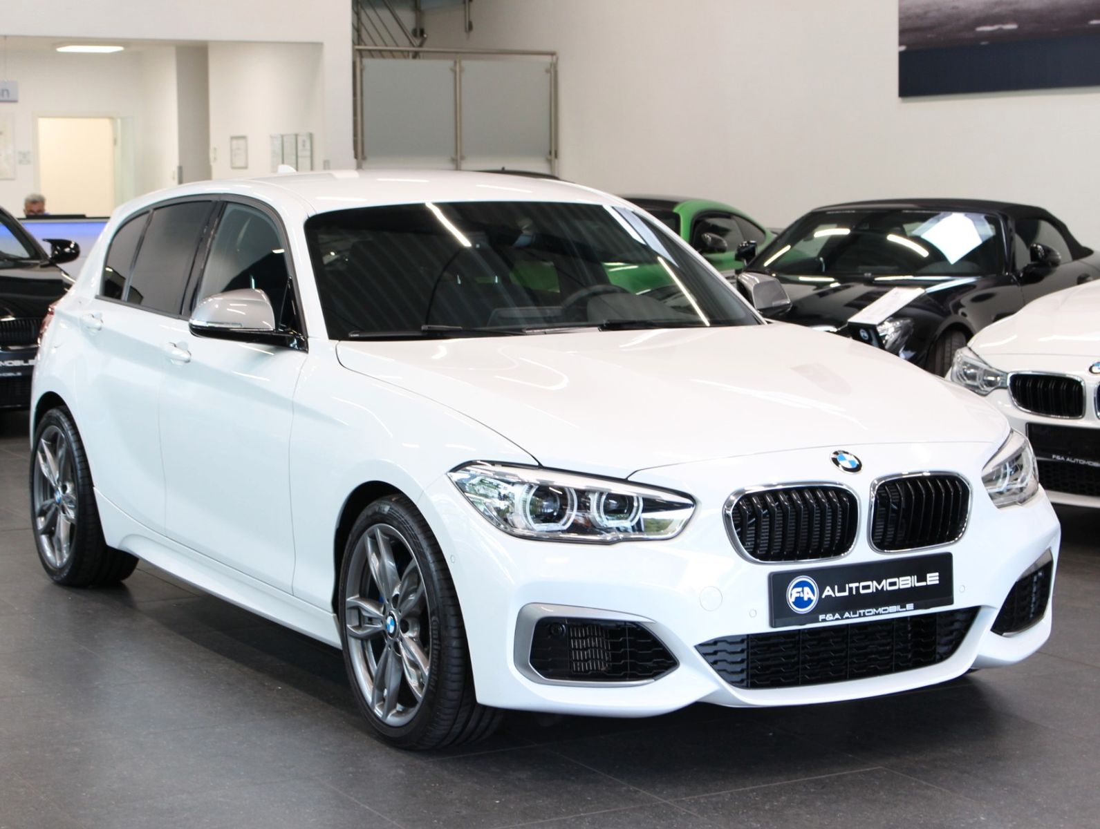 Fahrzeugabbildung BMW M135 i xDrive 2.Hand*LED*MWST*Top Zustand