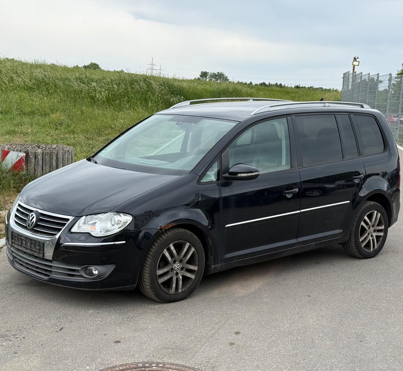 Volkswagen Touran 2.0 TDI DSG Highline *VOLLEDER*NAVI*AHK*