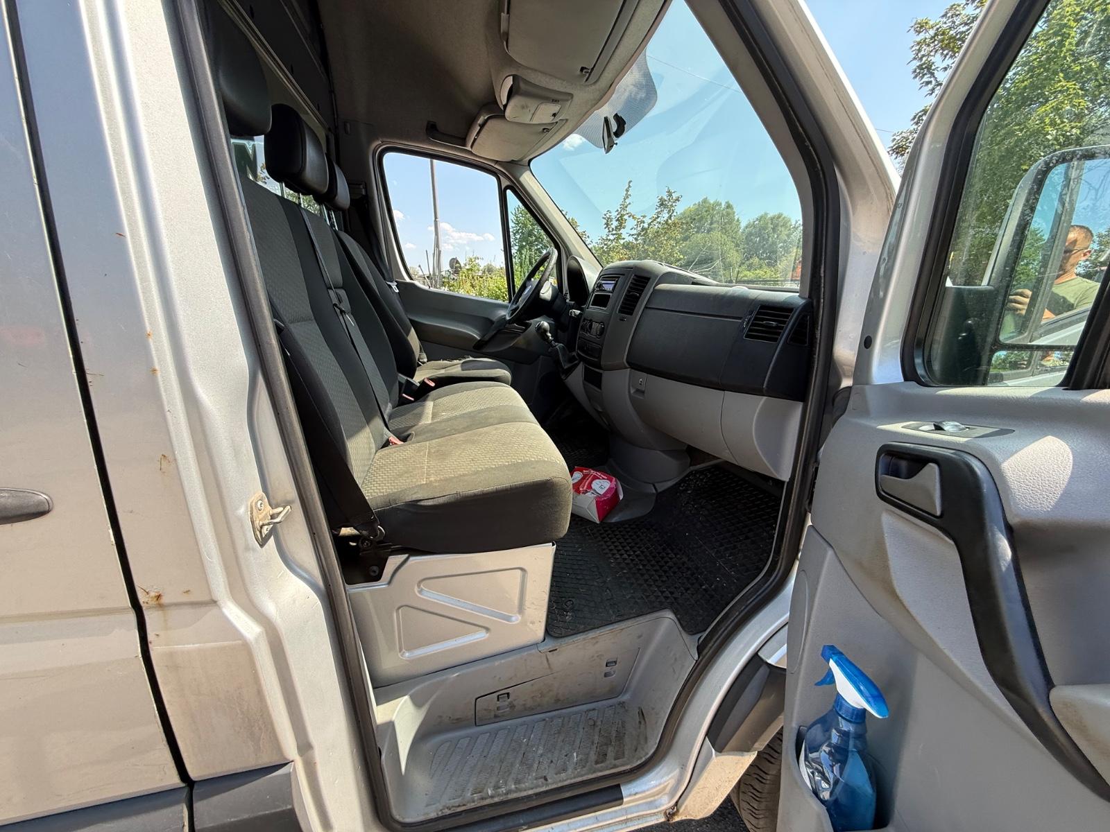 Volkswagen Crafter 2011 — photo 8
