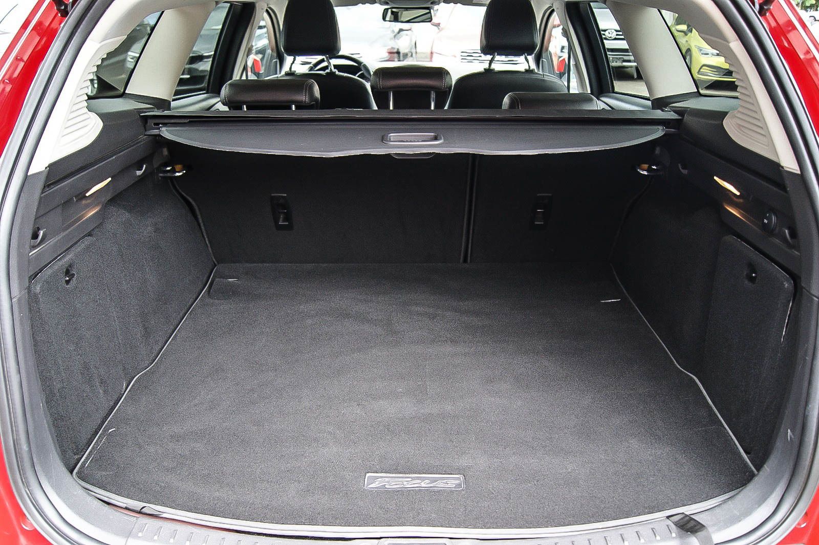Fahrzeugabbildung Ford Focus Turnier 1.5 Titanium Aut RACEROT ACC STHZG