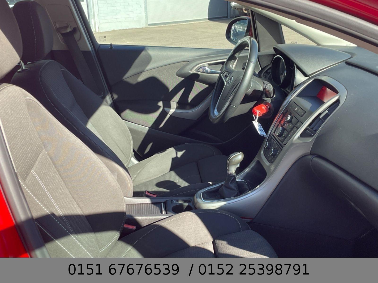Opel Astra 2011 — photo 5