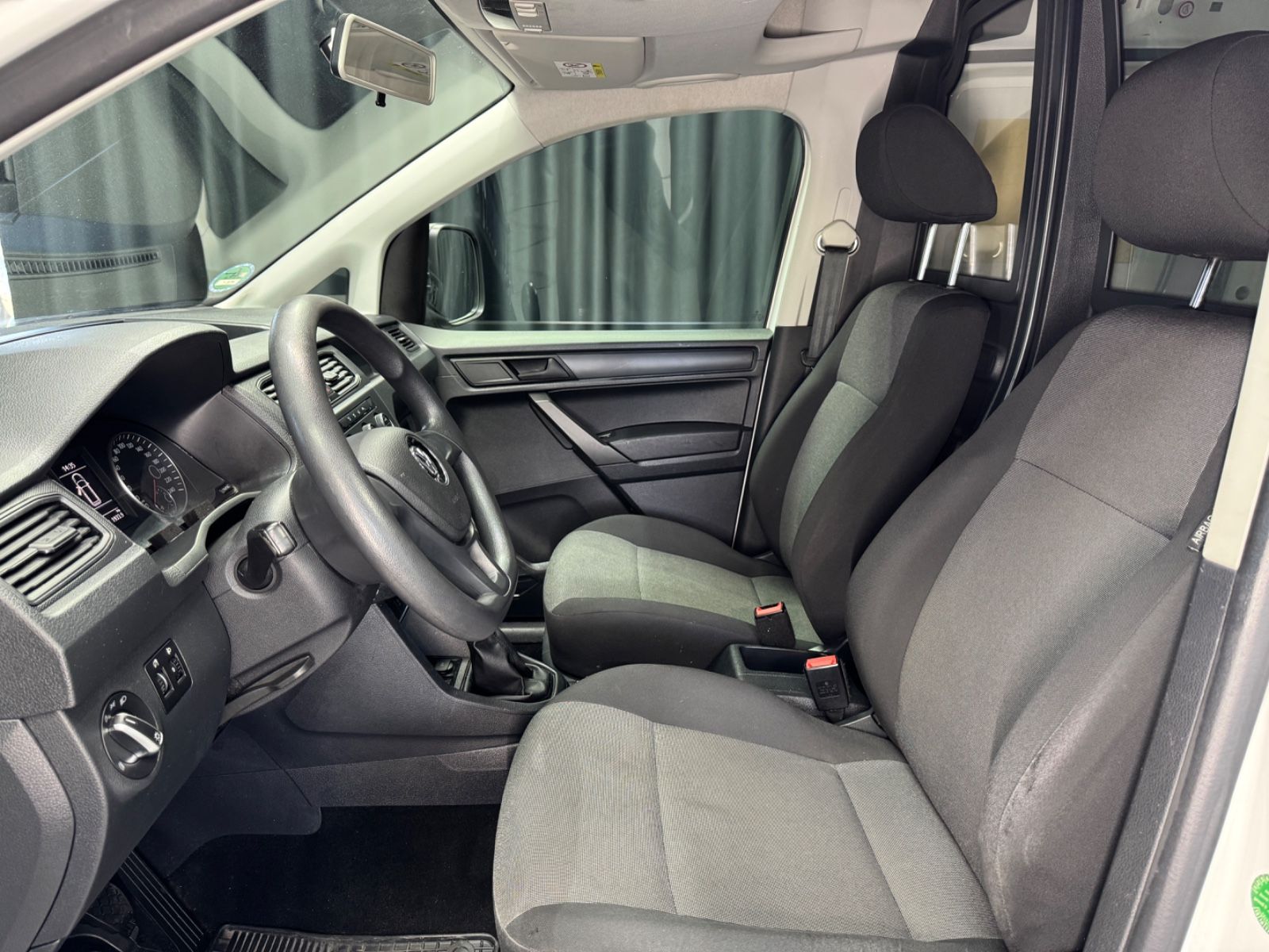 Fahrzeugabbildung Volkswagen Caddy Maxi Kasten 2.0TDI BMT|NAVI|TÜV 06/2026