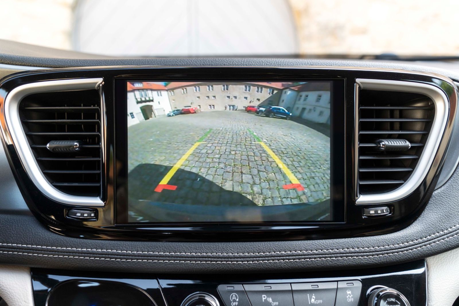 Fahrzeugabbildung Chrysler Pacifica Touring LPG ACC 360° LED TOTW CARPLAY