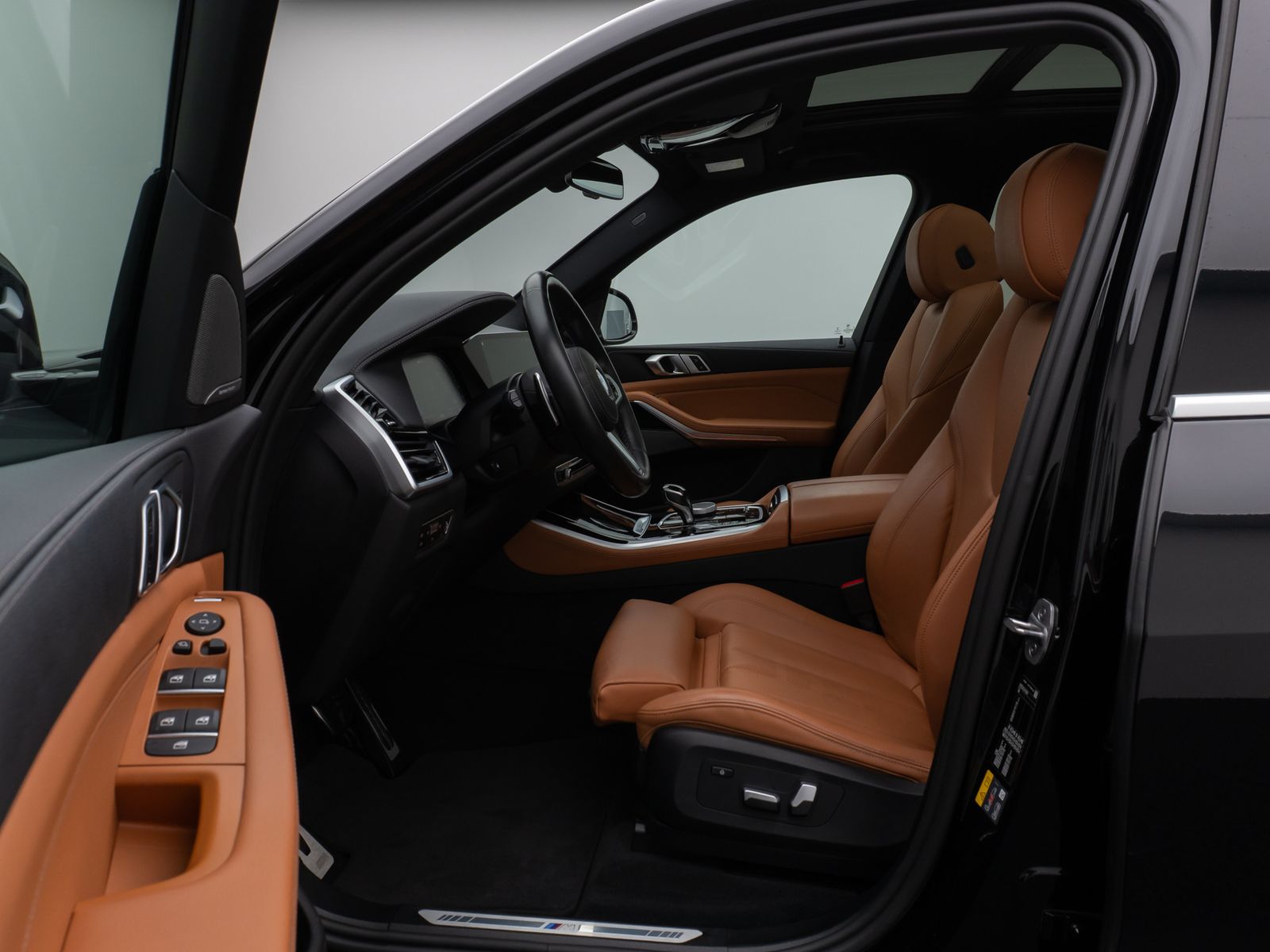 Fahrzeugabbildung BMW X5 xD45e M Sport Panorama Laser Kamera DAB H/K