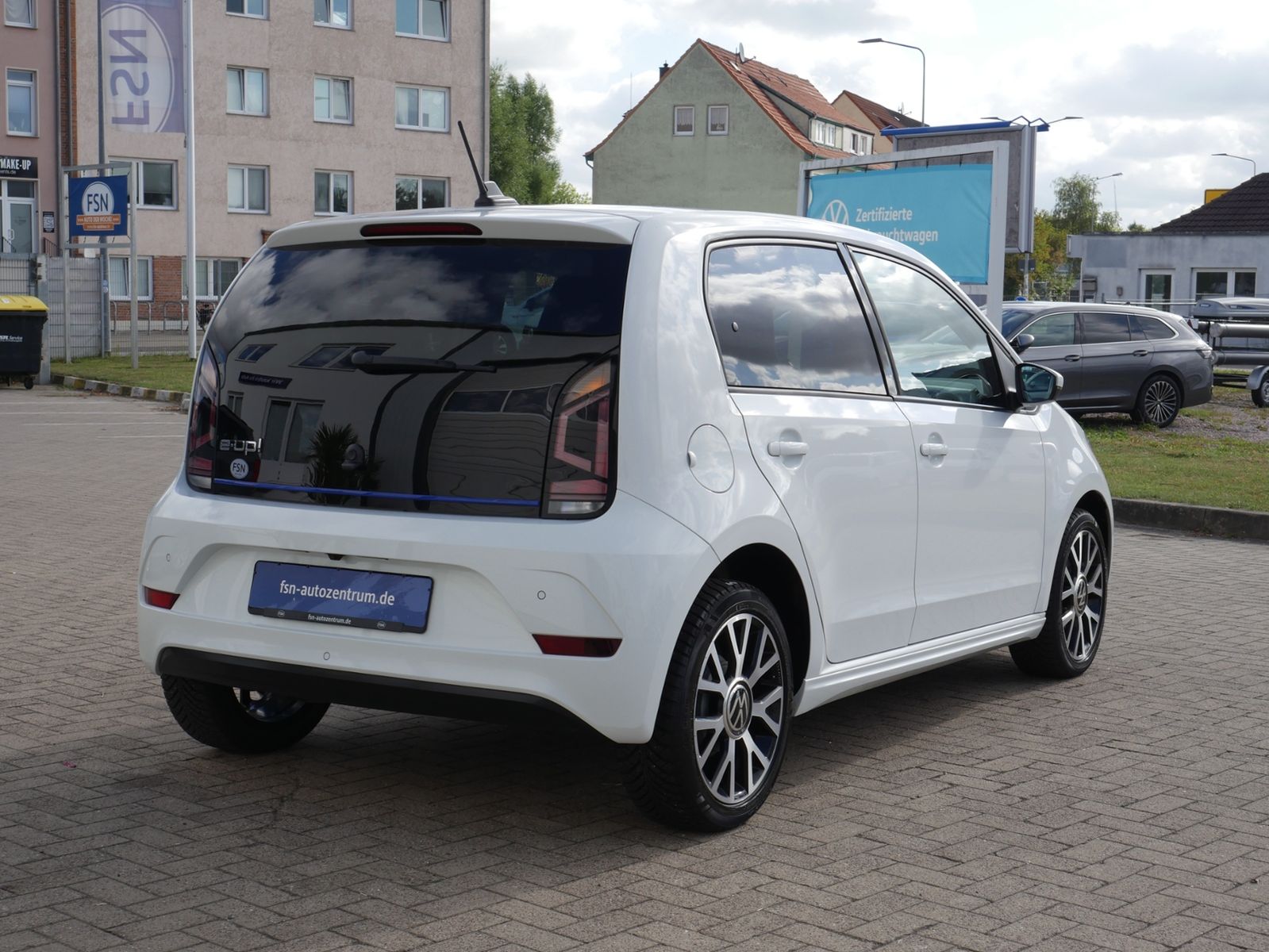 Volkswagen e-up! move 61kW SITZHZG FSH RFK MFL PDC LMF CLIM imagem 3