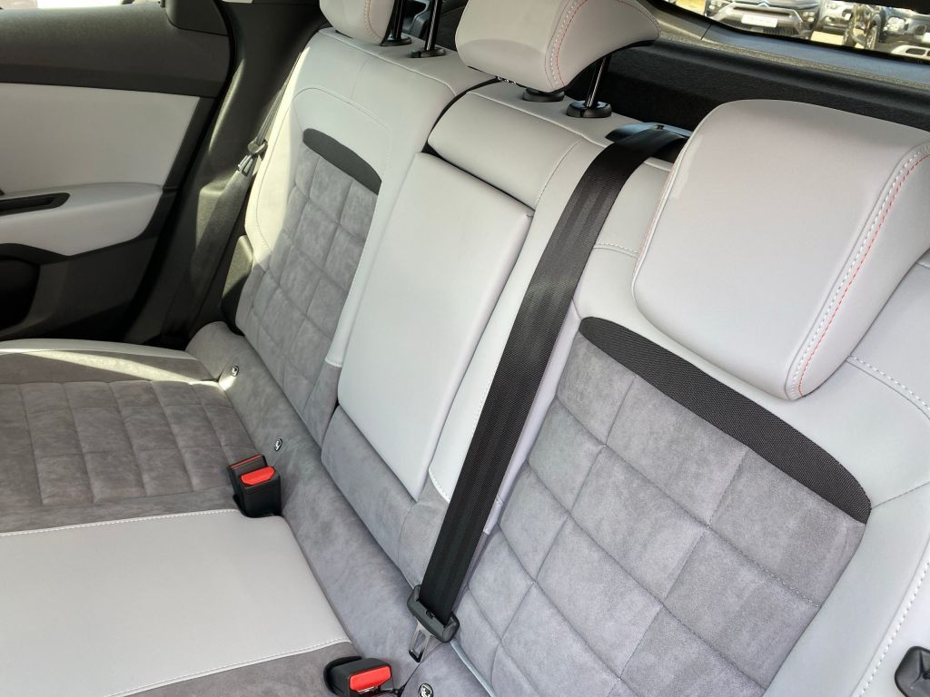 Fahrzeugabbildung Citroën C4 Hybrid 145 Automatik MAX *Winter-Pak*Alcantar