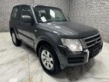 Mitsubishi Pajero 3.2 DI-D Austria Edition - graue Mitsubishi Pajero