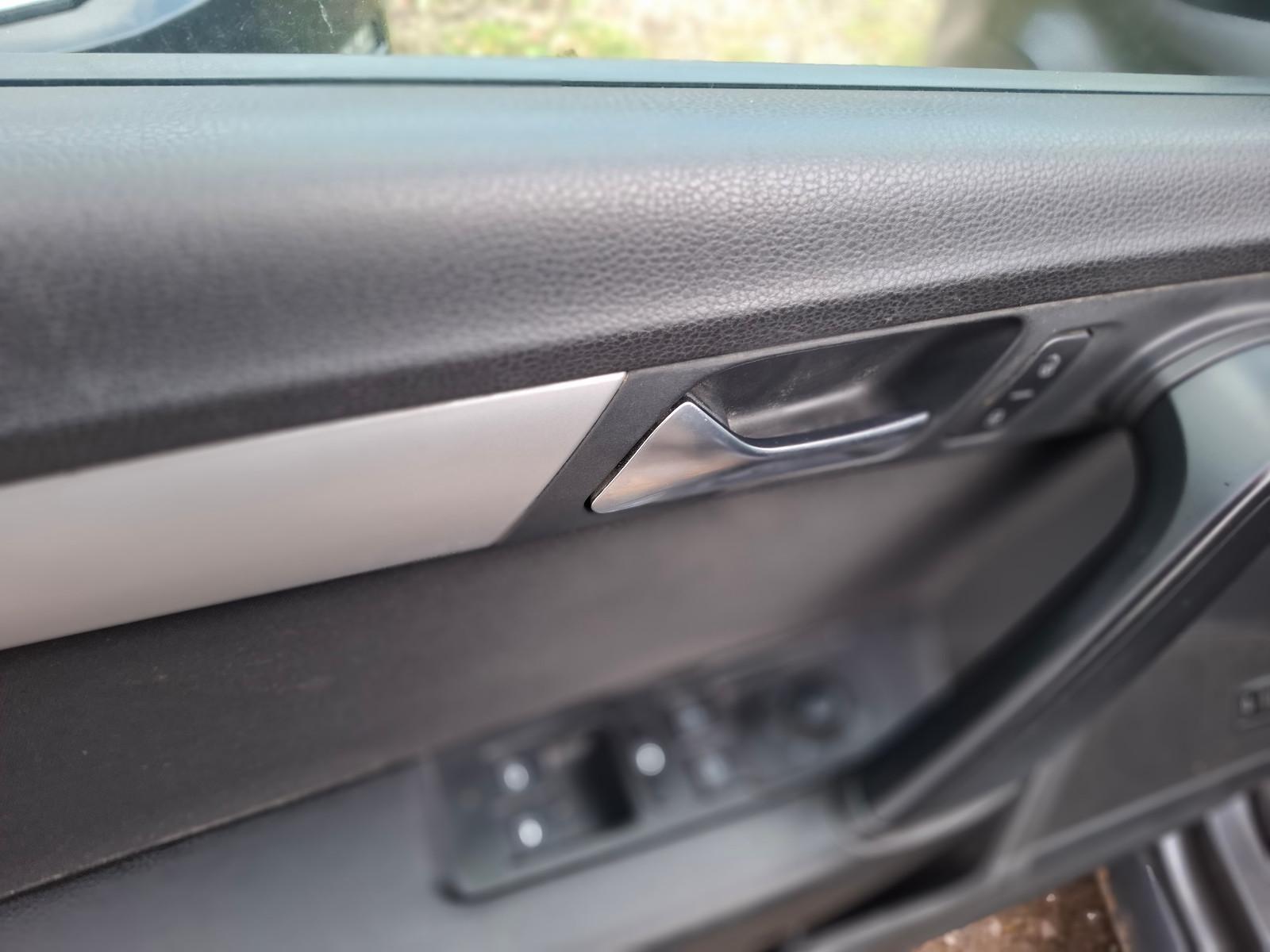 Volkswagen Passat 2011 — photo 16