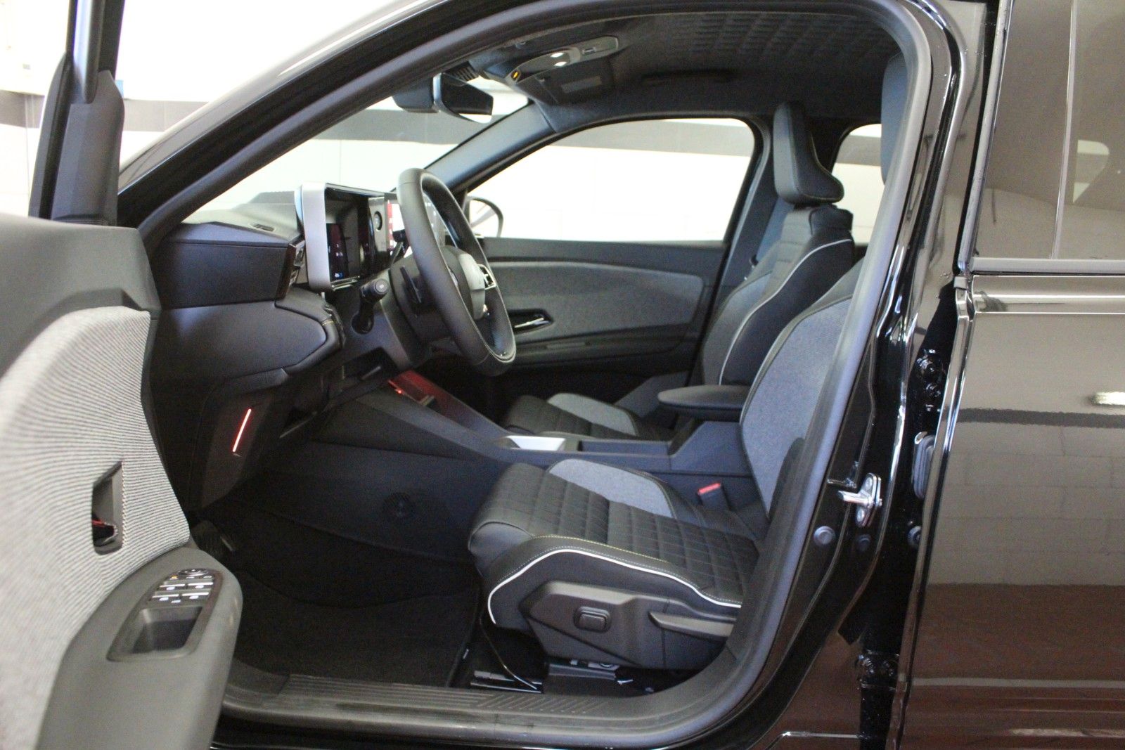 Fahrzeugabbildung Renault R 4 E-Tech 150 Comfort Range Iconic *Vollausst.*