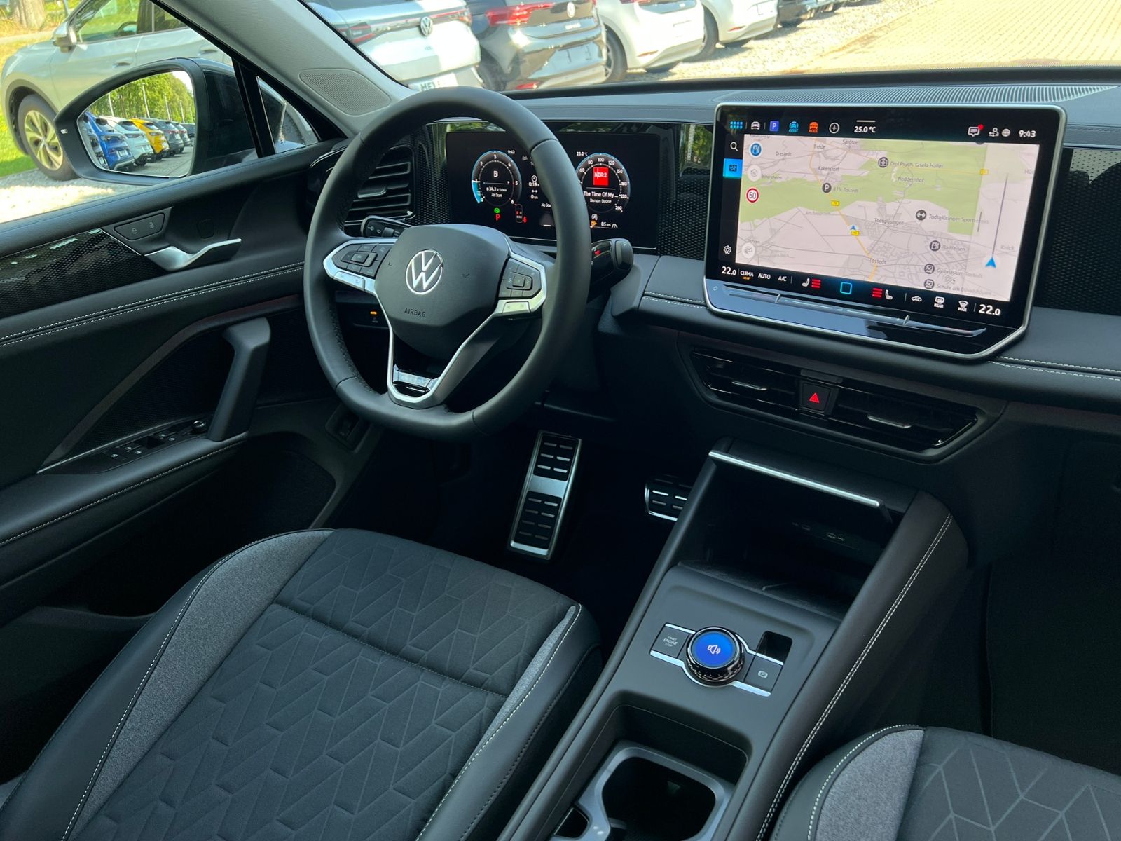 Fahrzeugabbildung Volkswagen Tiguan  ENERGY 2.0 TDI DSG *AHK, Navi, Travel As
