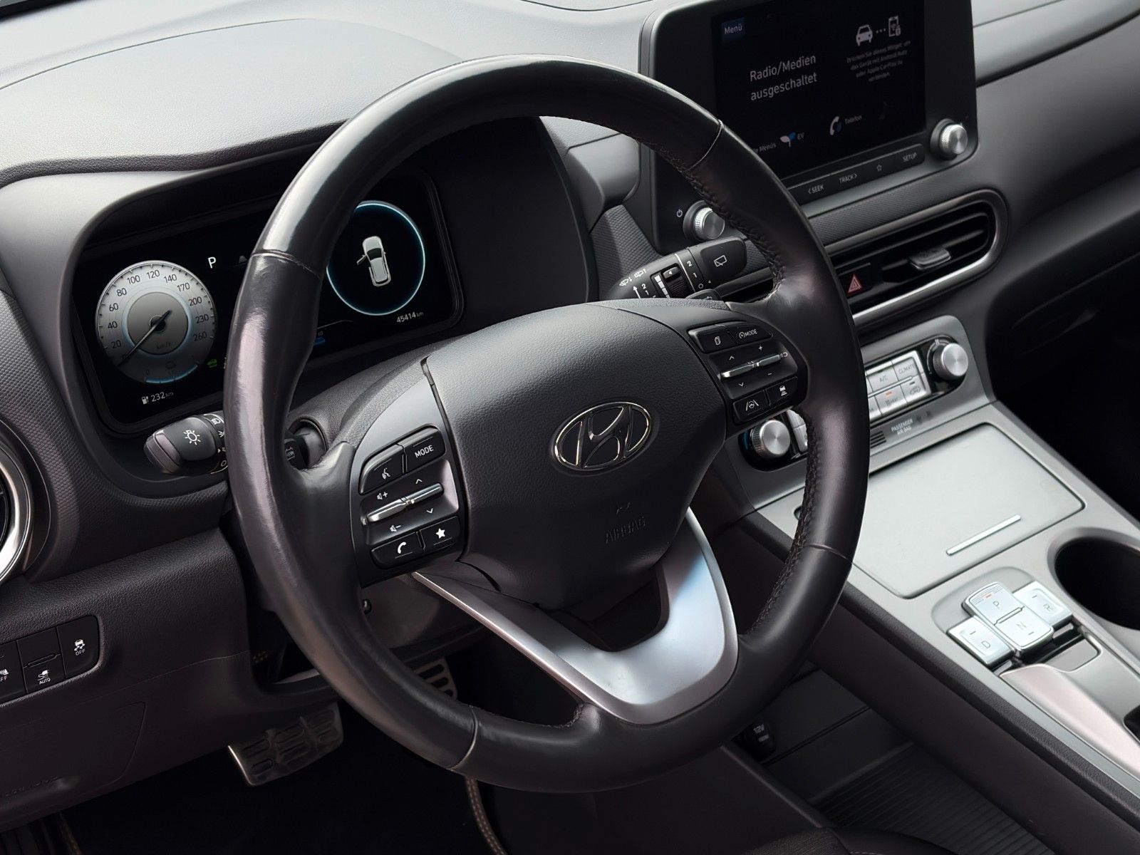 Fahrzeugabbildung Hyundai KONA E Select LHZ SHZ ACC PDC LKA CarPlay CAM