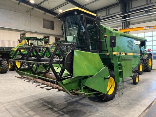 John Deere 1052 inkl. Schneidwerk