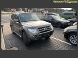 Mitsubishi Pajero Intense *4x4*LEDER*XENON*SHZ*NAVI*KAMERA* - Mitsubishi Pajero: 4.4