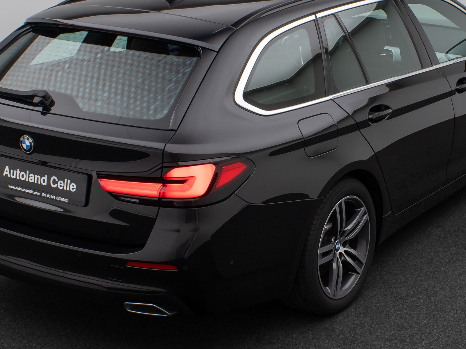 Fahrzeugabbildung BMW 530i xD Panorama Kamera Laser HUD HiFi Komfort