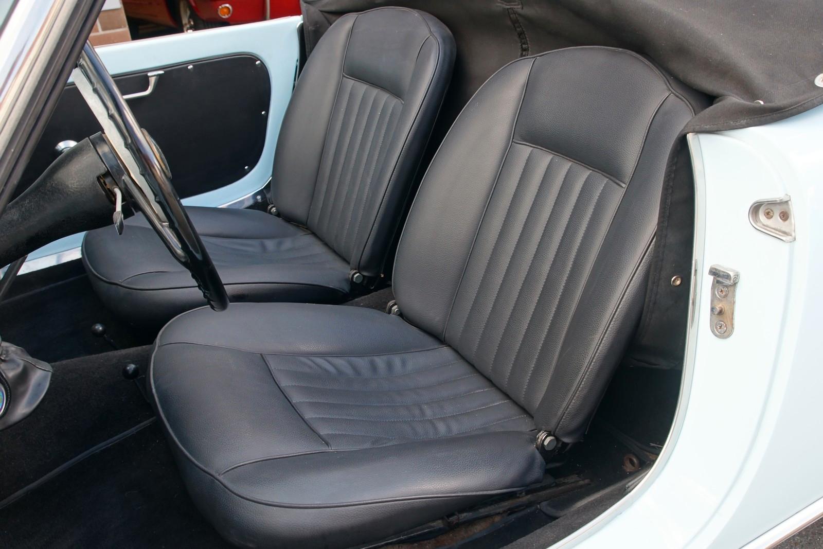 Alfa Romeo Giulietta Spider AR1495 Celeste Pininfarina 301