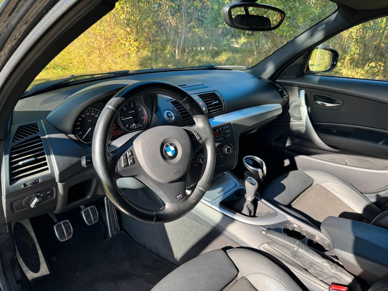 BMW 118 2010 — photo 9