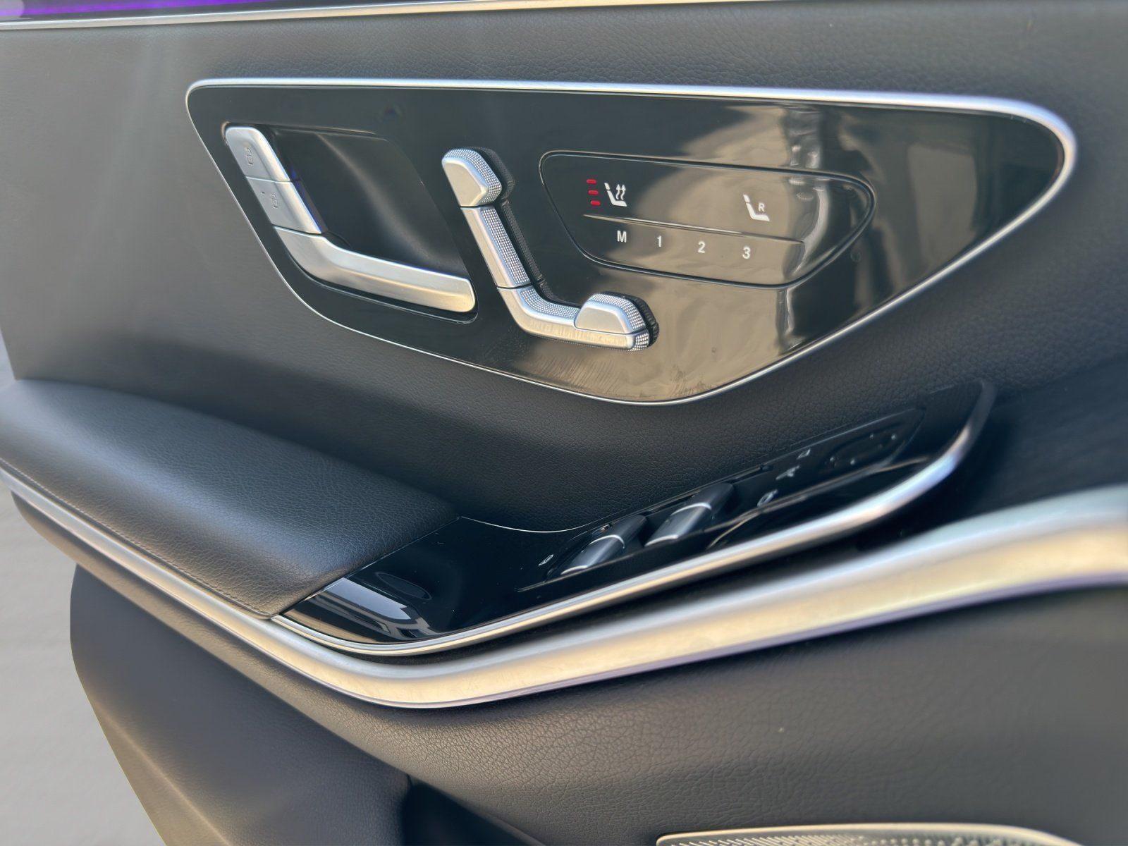 Fahrzeugabbildung Mercedes-Benz S350d AMG-LINE/PANO-DACH/BURM.-3D/DISTR./AHK/
