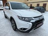 Mitsubishi Outlander 2.0 MIVEC Active+ 4WD CVT Automatik - Mitsubishi: 7 Sitzer