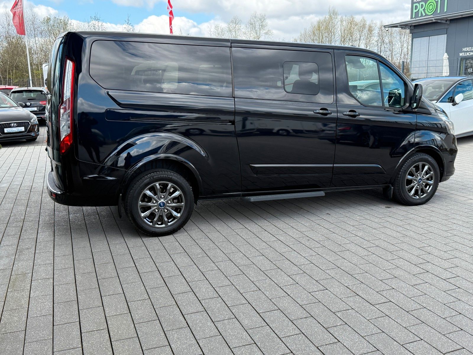 Fahrzeugabbildung Ford Transit/Tourneo Custom Kombi 320 L2 Tourneo Tita