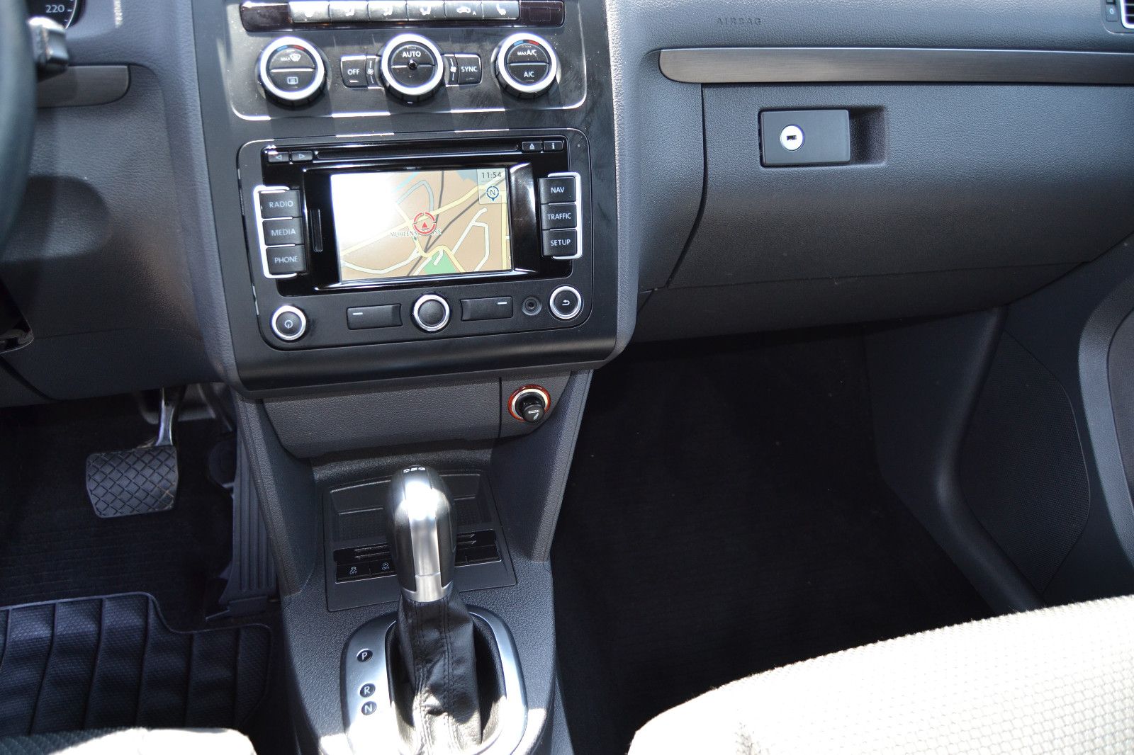 Fahrzeugabbildung Volkswagen Touran Comfortline BMT/AUTOMATIK/NAVIGATION/AHK/