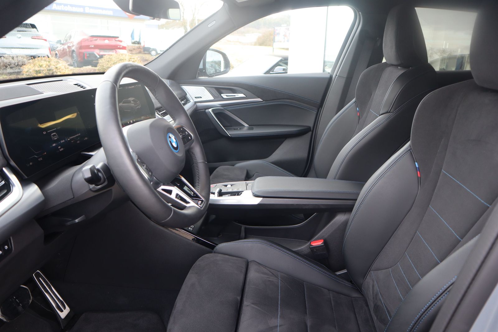 BMW iX2 eDrive20 M Sport Head-Up HK Pano. 360° foto 5