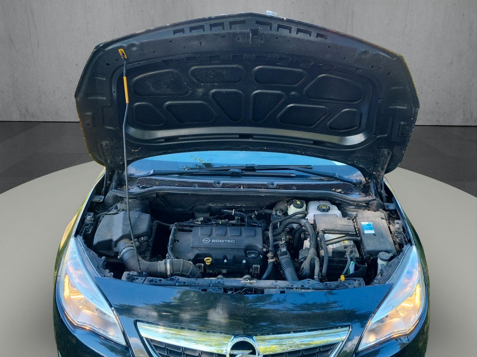 Opel Astra 2012 — photo 19