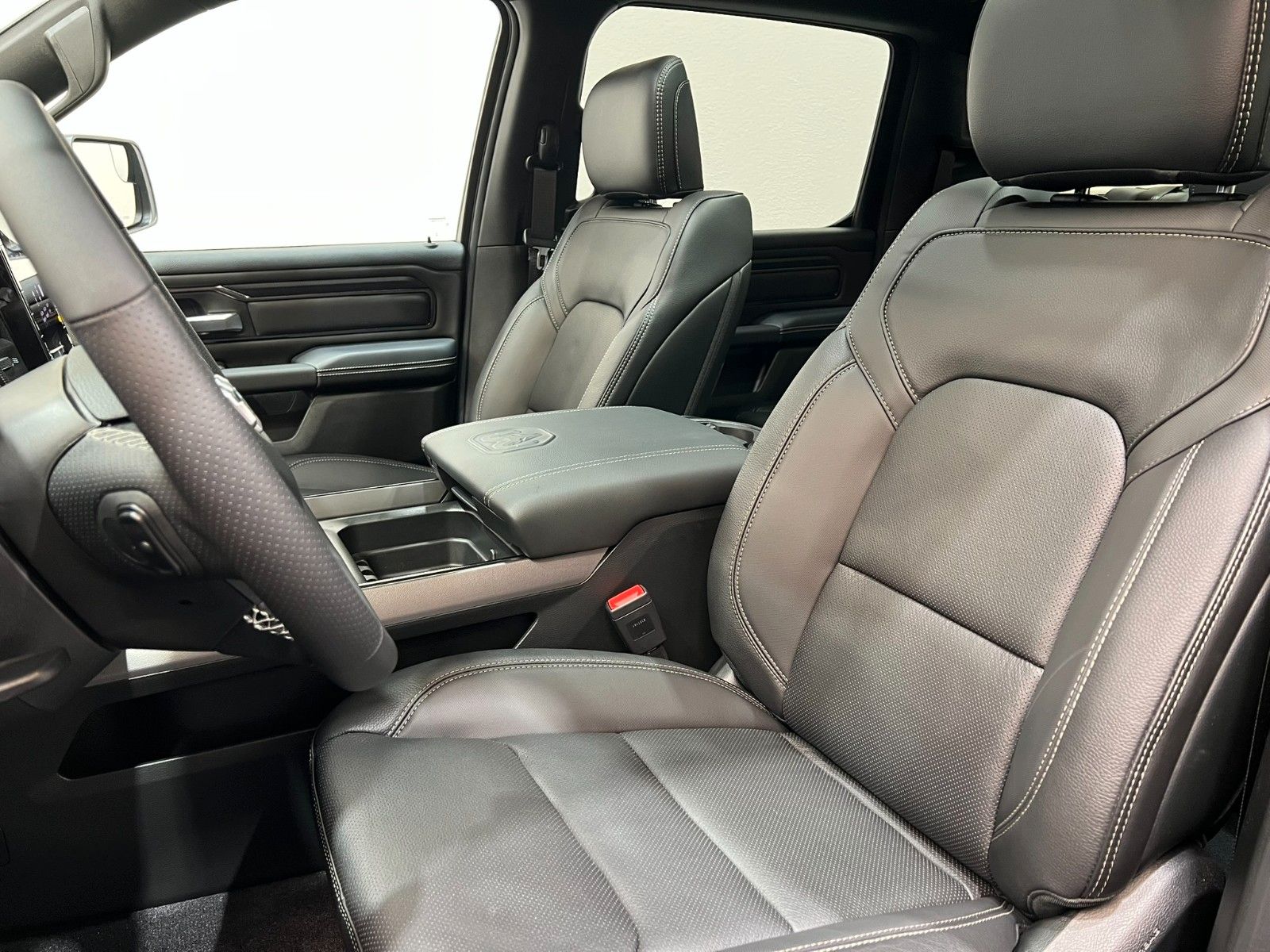 Fahrzeugabbildung Dodge RAM 1500 Sport Crew Cab Hemi V8 *Pro X15*