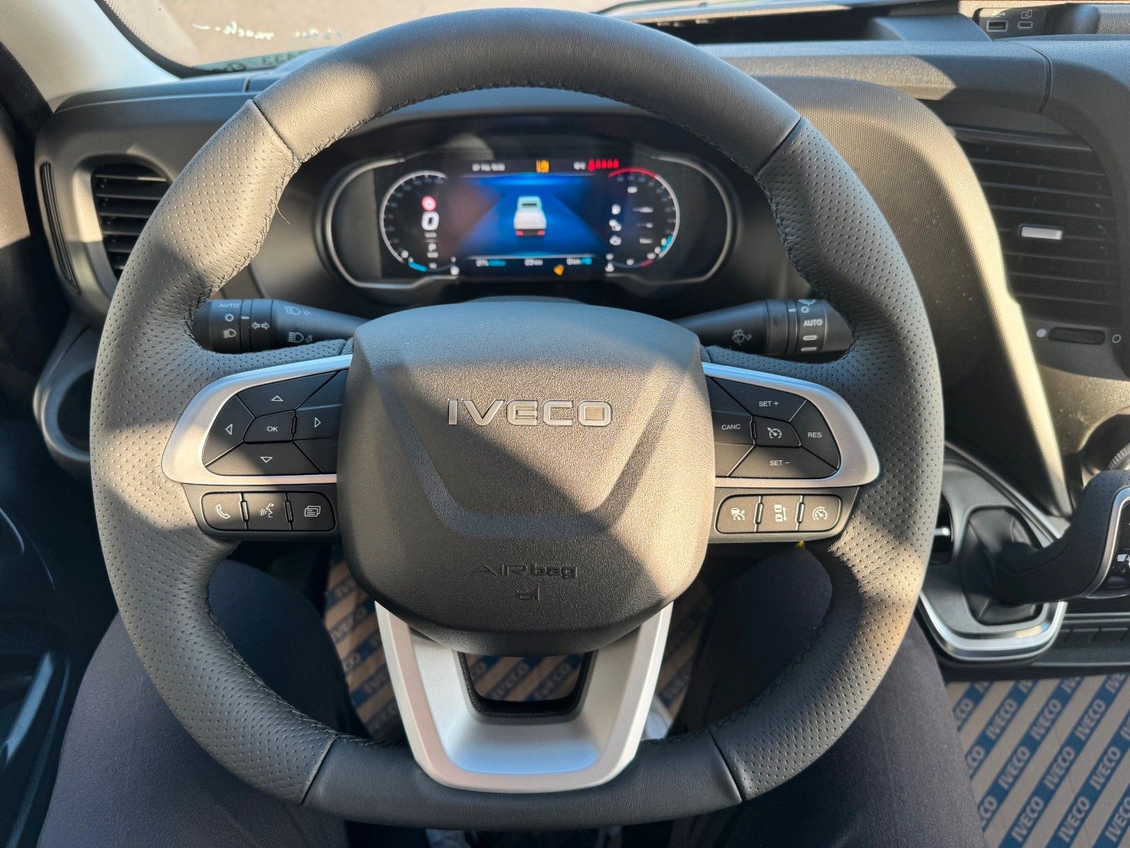 Fahrzeugabbildung Iveco Daily 35C21 HA8 3.0L DoKa *Automatik*R3.450mm*