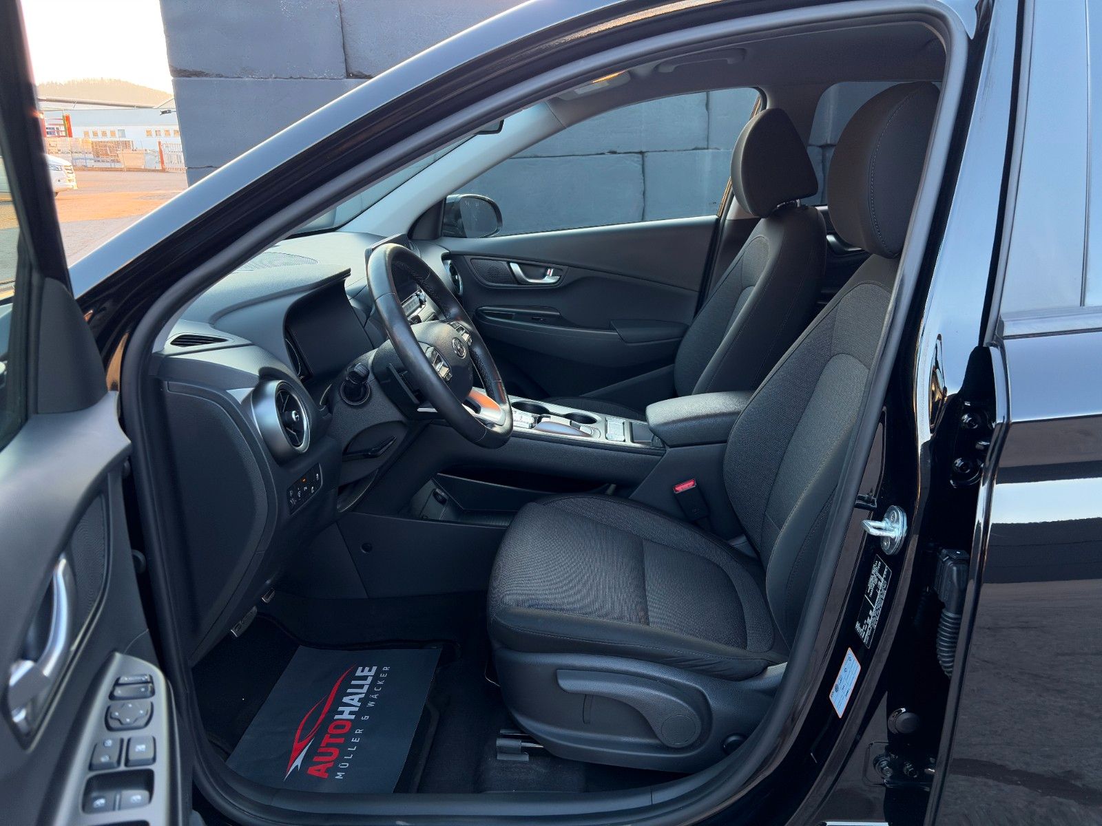 Fahrzeugabbildung Hyundai Kona Elektro TREND 2WD ACC CAM CarPlay LHZ SHZ