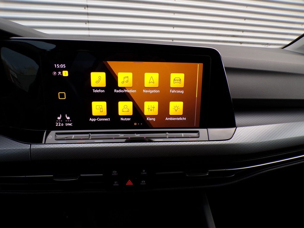 Fahrzeugabbildung Volkswagen Golf VIII 1.5 eTSI DSG Active *AHK*Matrix*NAVI*A