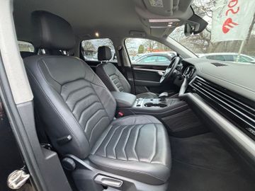 Volkswagen Touareg - 11