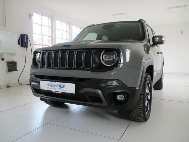 Ein Jeep Renegade der zum Leasing angeboten wird.