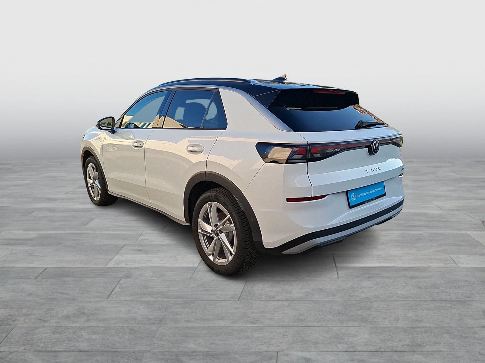 Fahrzeugabbildung Volkswagen T-Roc eTSI  Life DSG LEDplus Navi AID ACC RFK SH