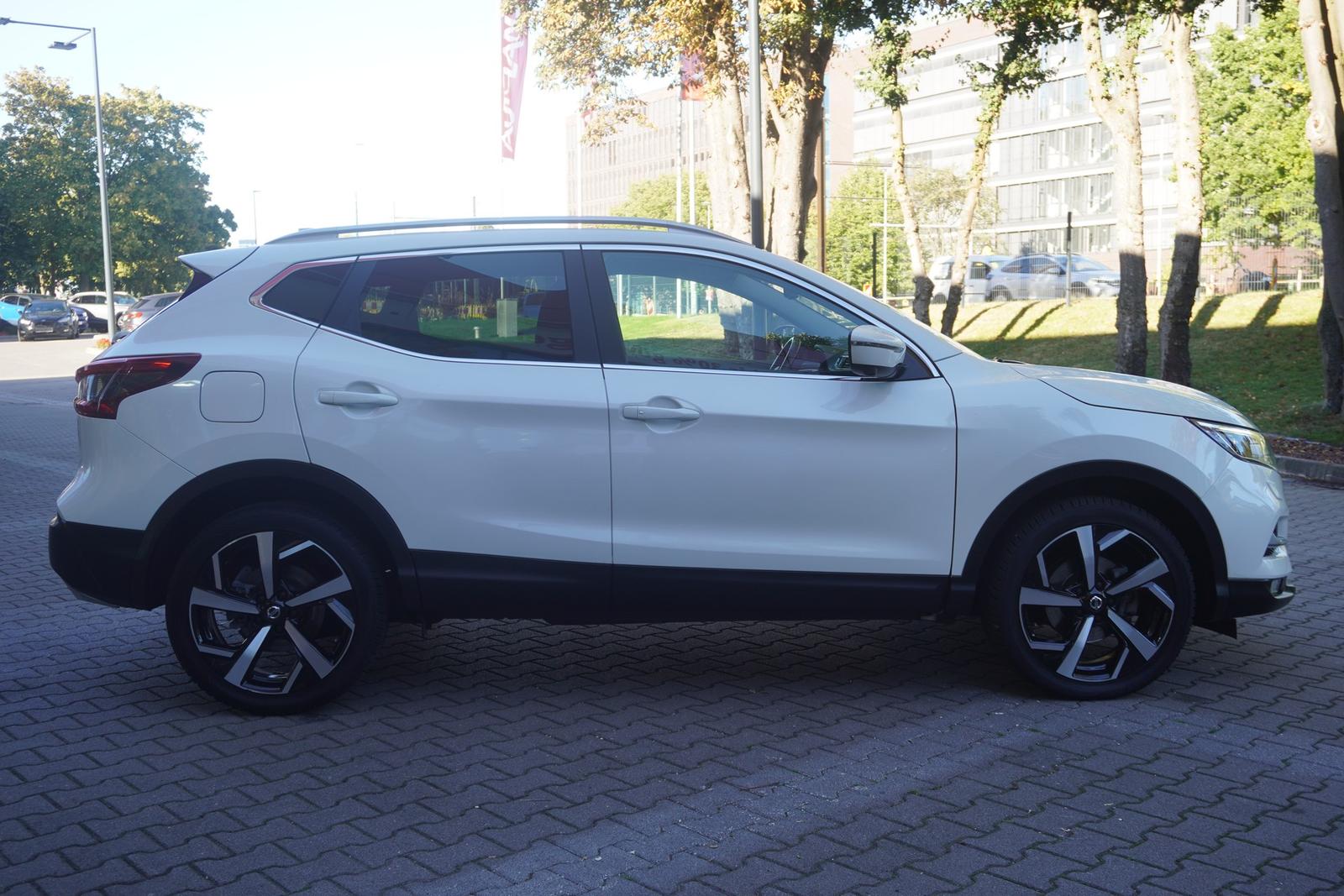 Nissan Qashqai 1.3 Tekna LED Navi Panorama 360° AHK