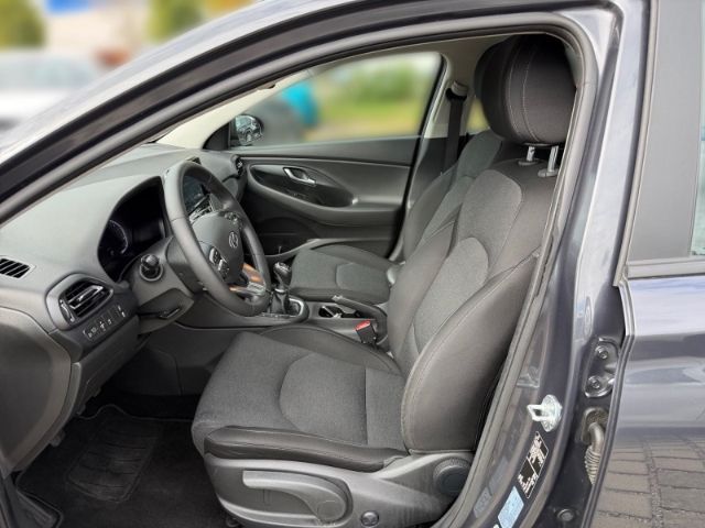 Fahrzeugabbildung Hyundai i30 1.6 cw Trend +CARPLAY+KLIMA+PDC+RFK+SHZ+UVM+