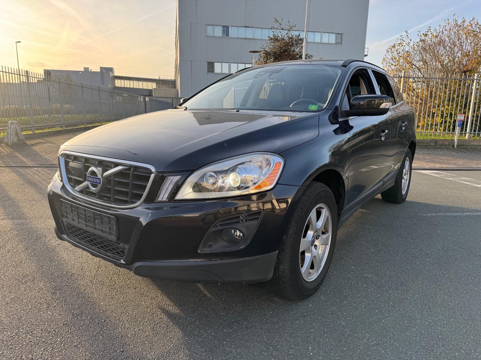 Volvo XC 60 Summum AWD 2.4l D5  2 Hand Leder Bi-Xenon