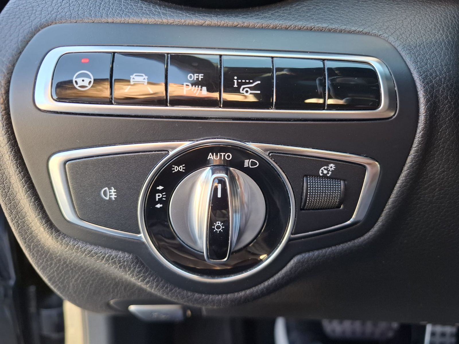Fahrzeugabbildung Mercedes-Benz c63s AMG PANO*LEDER*BURMESTER*MULTIBEAM*DISTR.