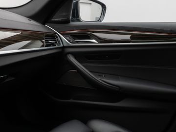 Fahrzeugabbildung BMW 530d xDr Tour Luxury Line ACC H/K Panorama DAB