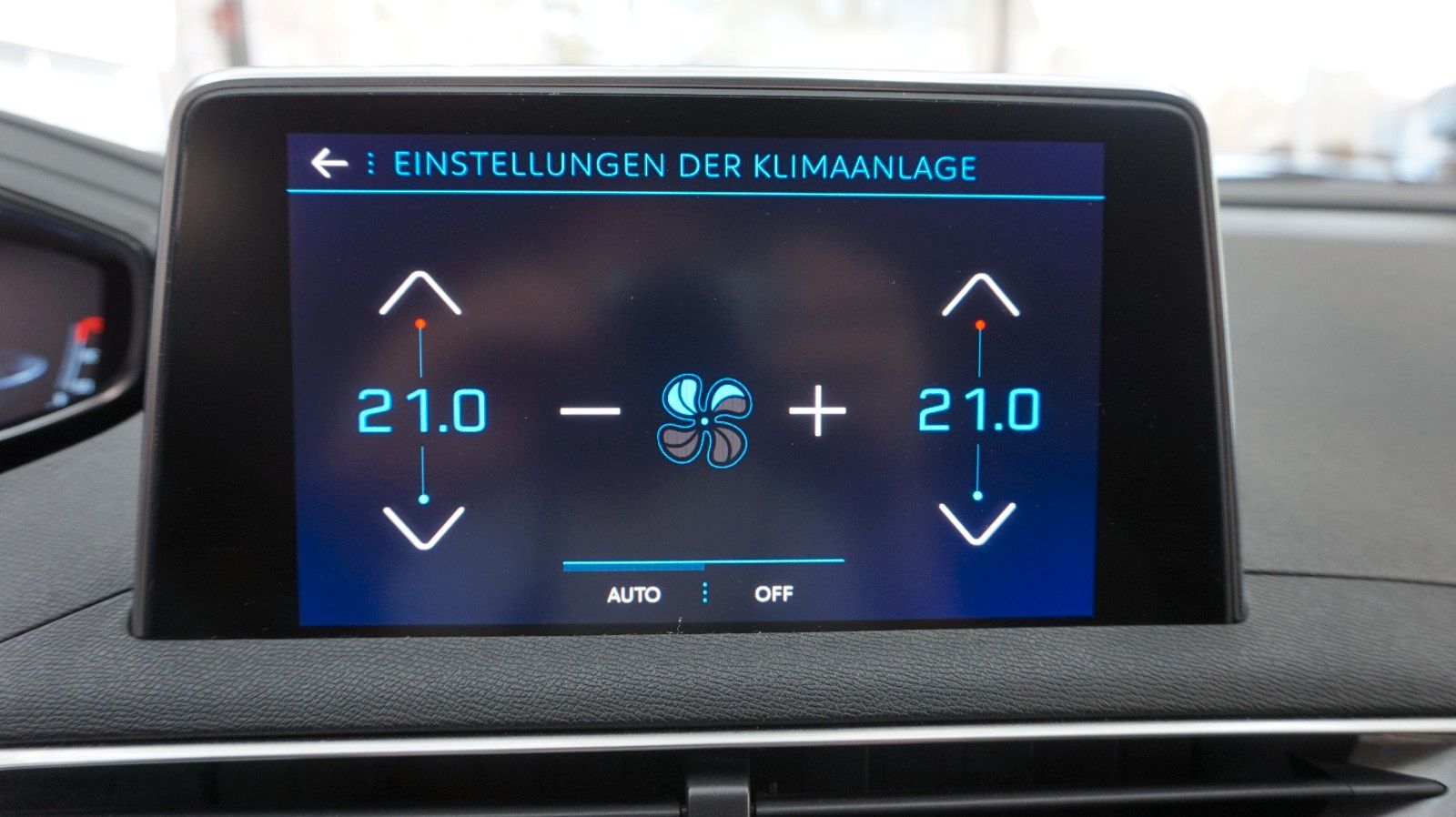 Fahrzeugabbildung Peugeot 5008 Active Business 7 Sitzer Scheckheftgepflegt