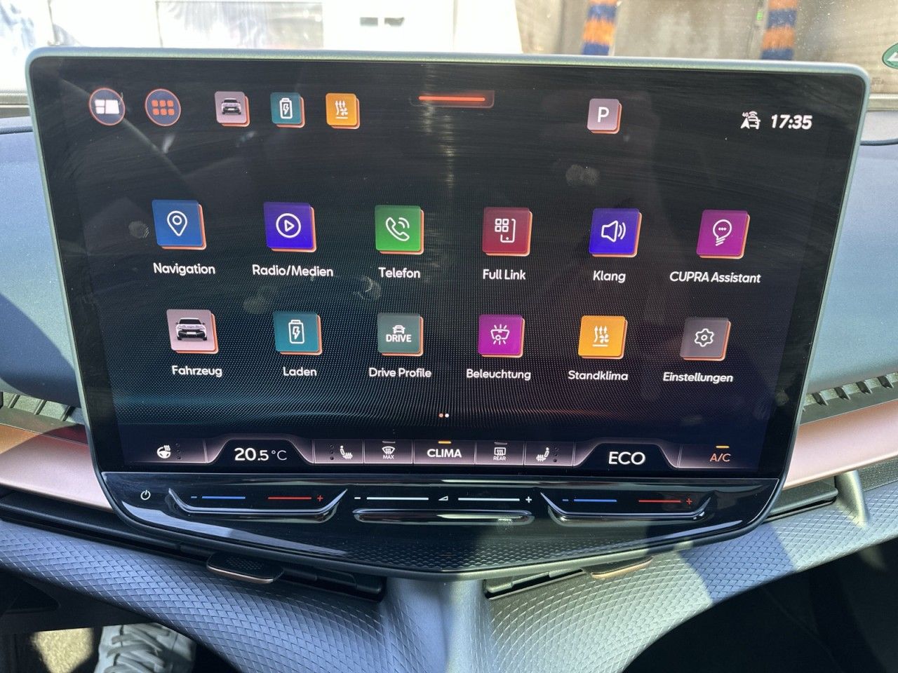 Fahrzeugabbildung CUPRA Tavascan VZ 4Drive 340 PS 77 kWh - mit KI generiert/bearbeitet