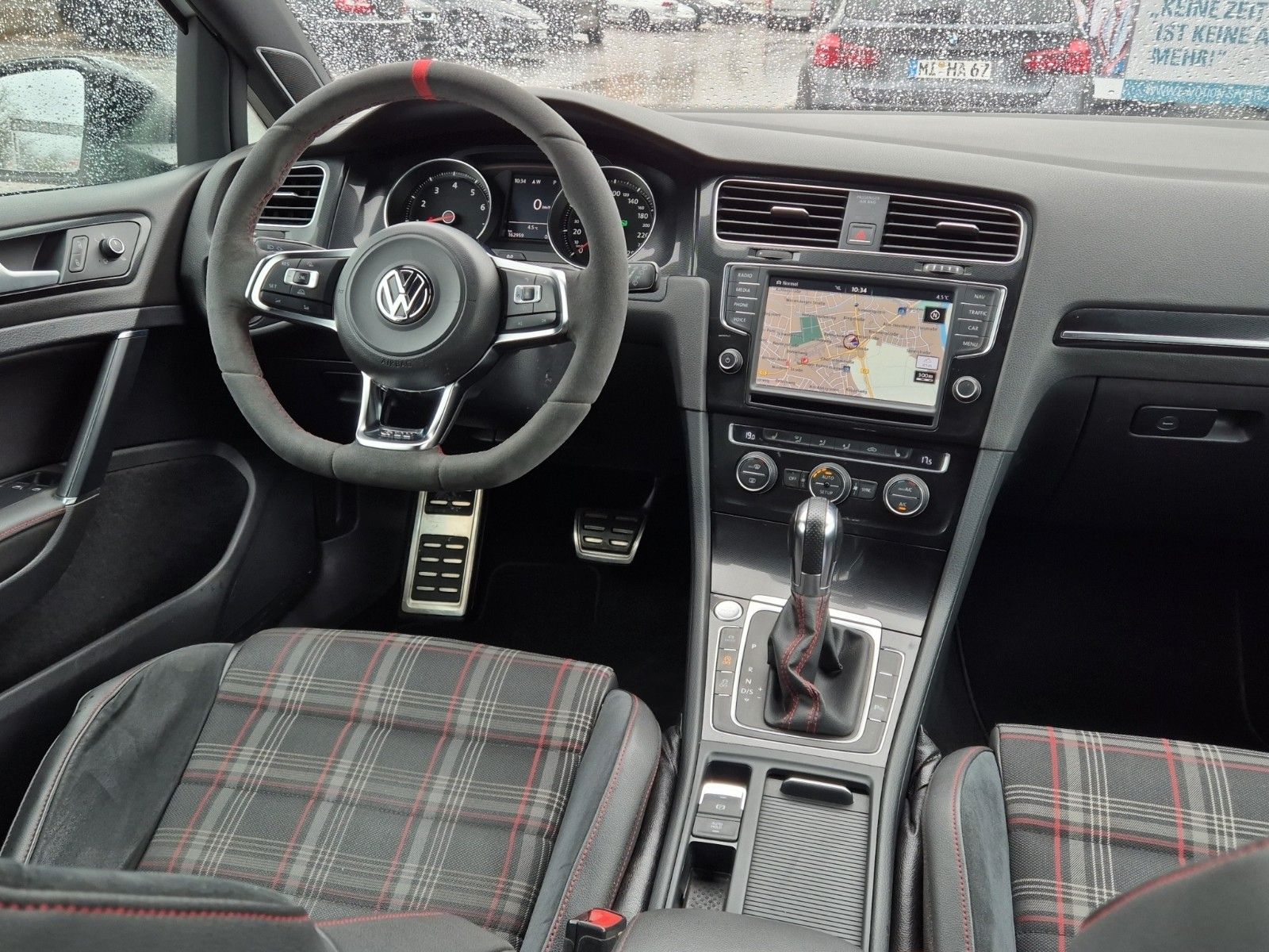 Fahrzeugabbildung Volkswagen GOLF VII GTI PERFORM DSG KAM NAVI XENON DYNAUDIO