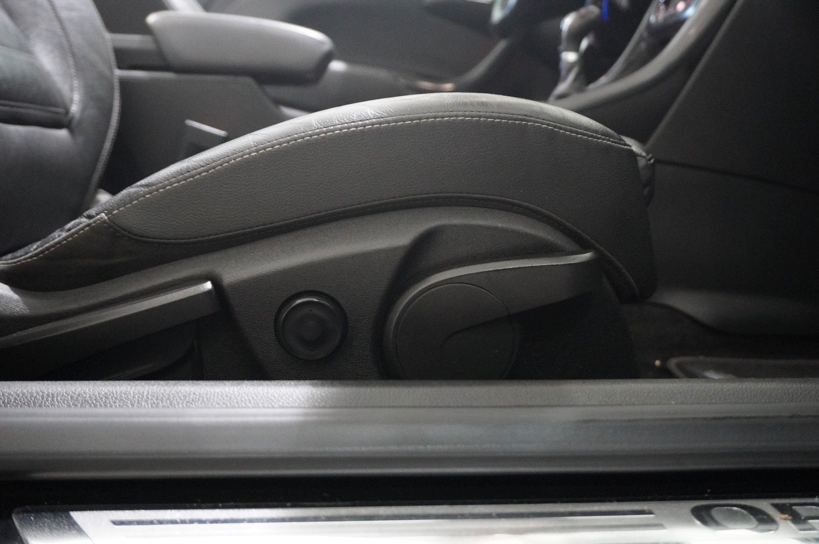 Fahrzeugabbildung Opel Cascada 2.0D INNOVATION BI-XENON/SHZ/SPORT/LEDER