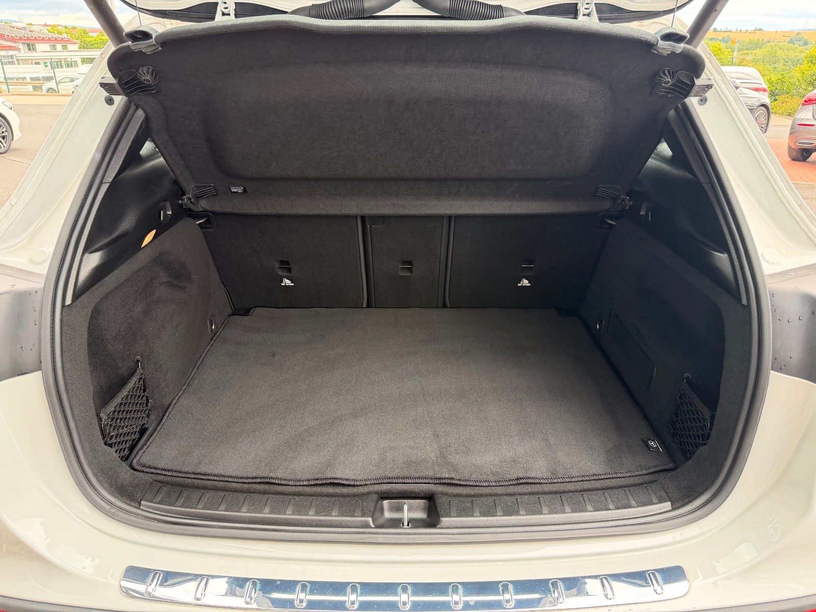 Fahrzeugabbildung Mercedes-Benz GLA 200d Style+Distr+AHK+RKamera+1.Hand