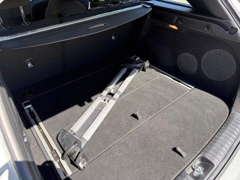 Fahrzeugabbildung Kia CEED KOMBI 1.5T 7DCT SPIRIT 1HD NAVI+LED+JBL+PDC