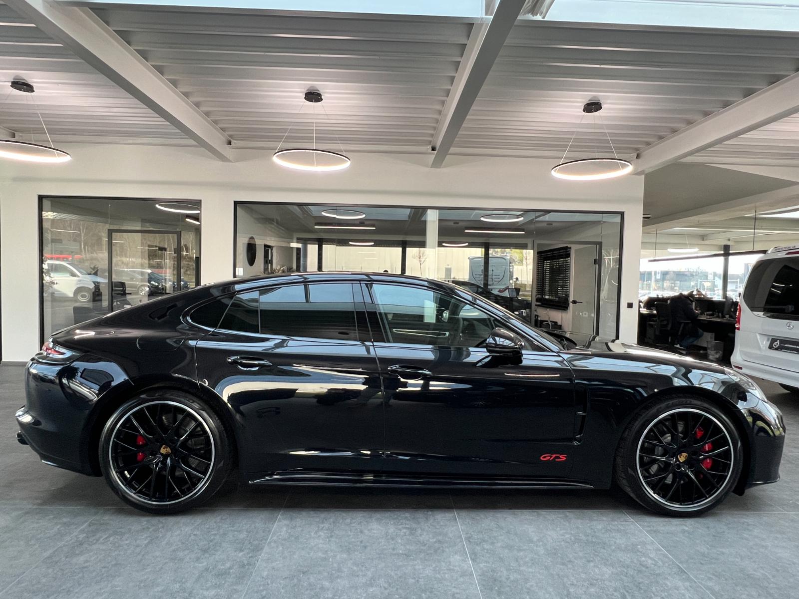 showroom-image-top