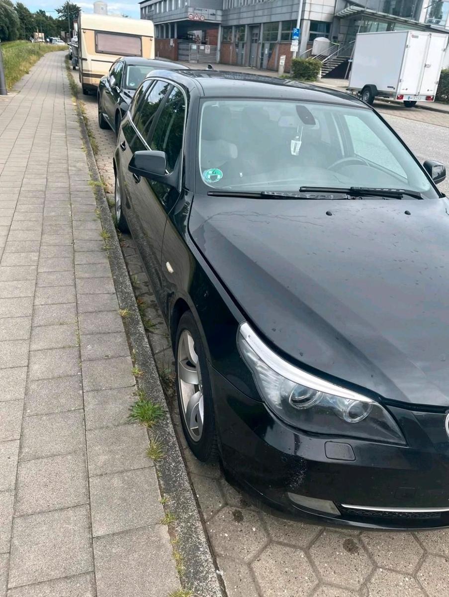 BMW 520 2010 — салон