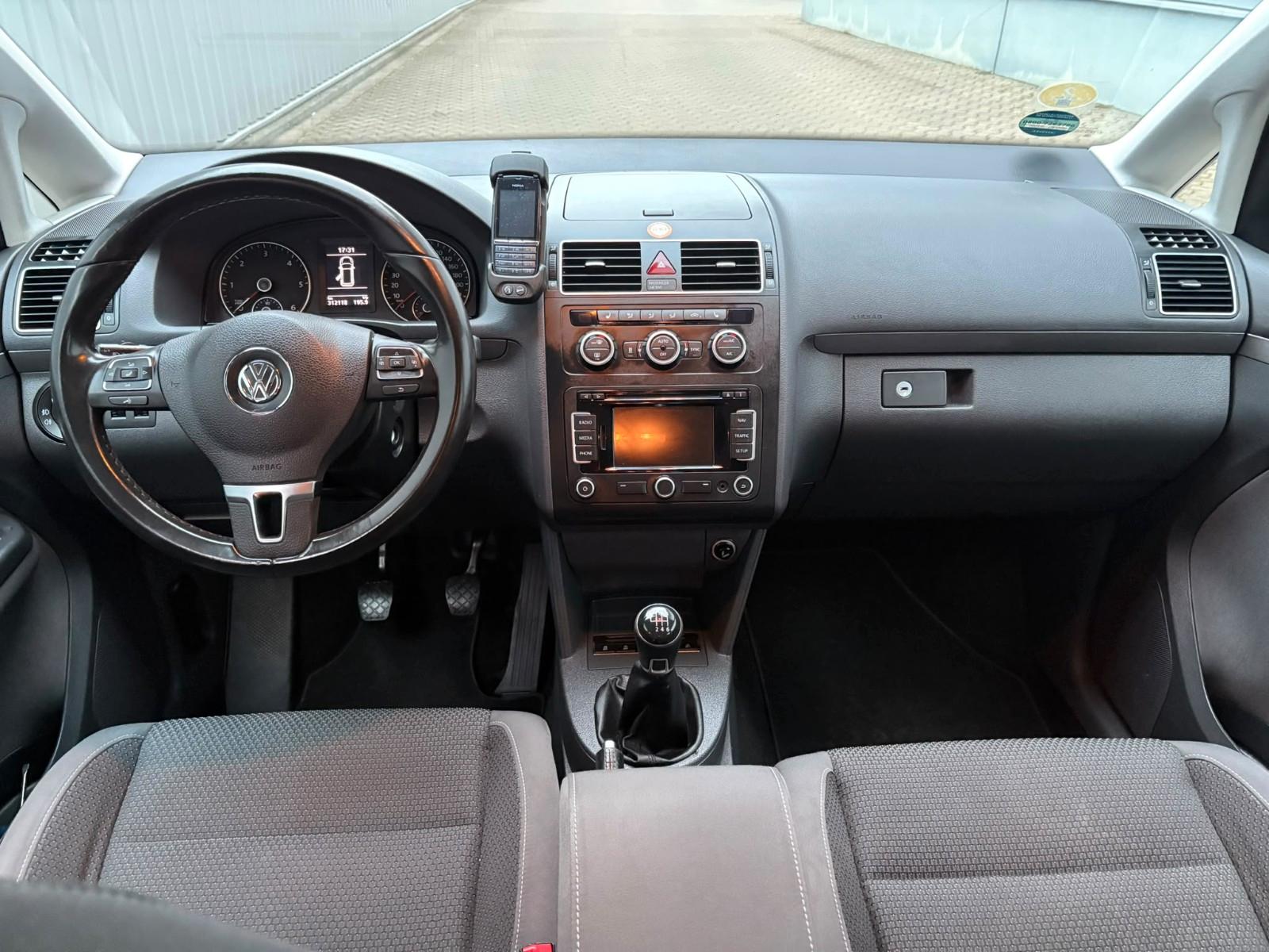 Volkswagen Touran 2014 — photo 9