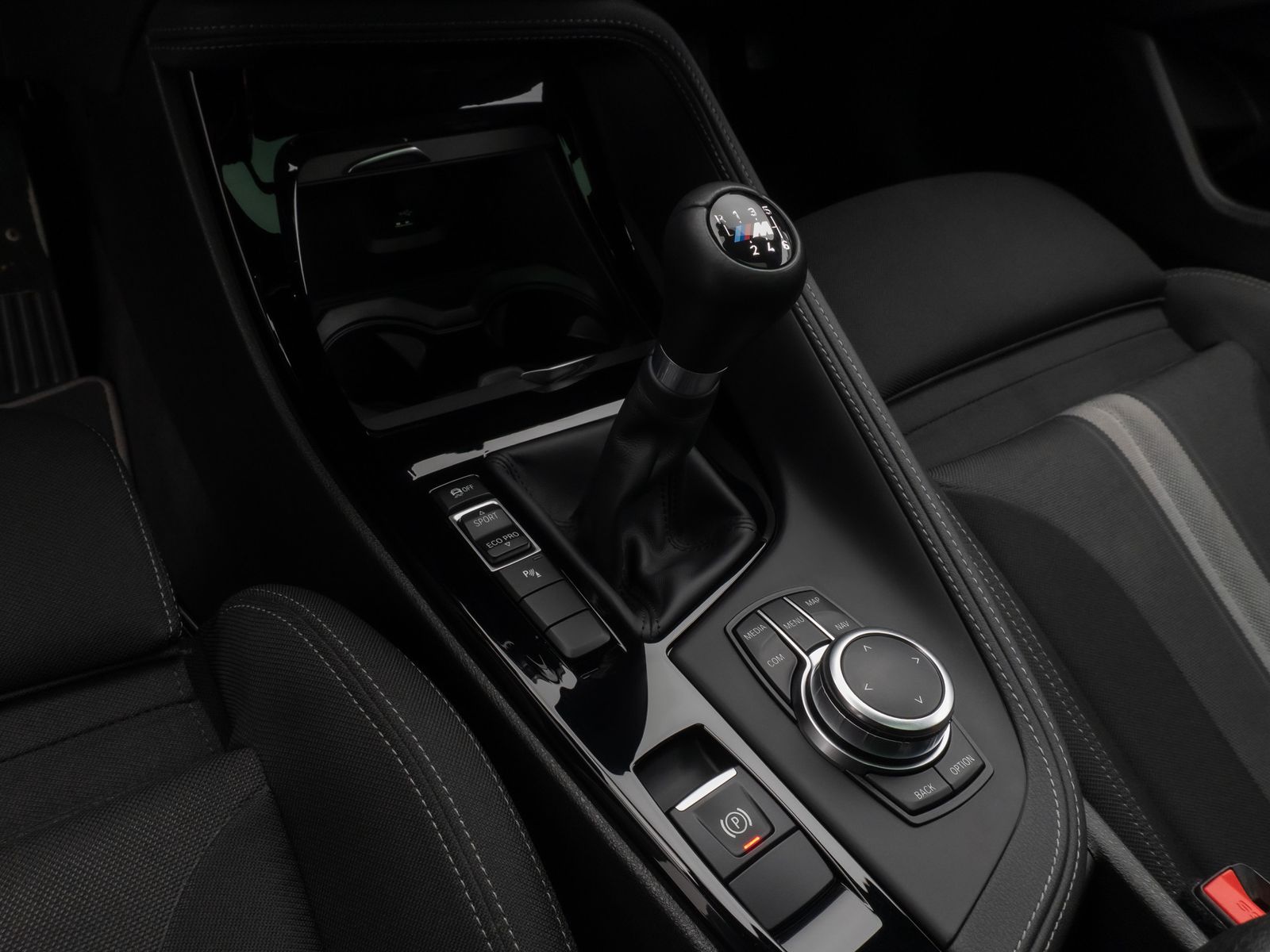 Fahrzeugabbildung BMW X2 sD18i Panorama Kamera DAB HiFi Komfort MSport