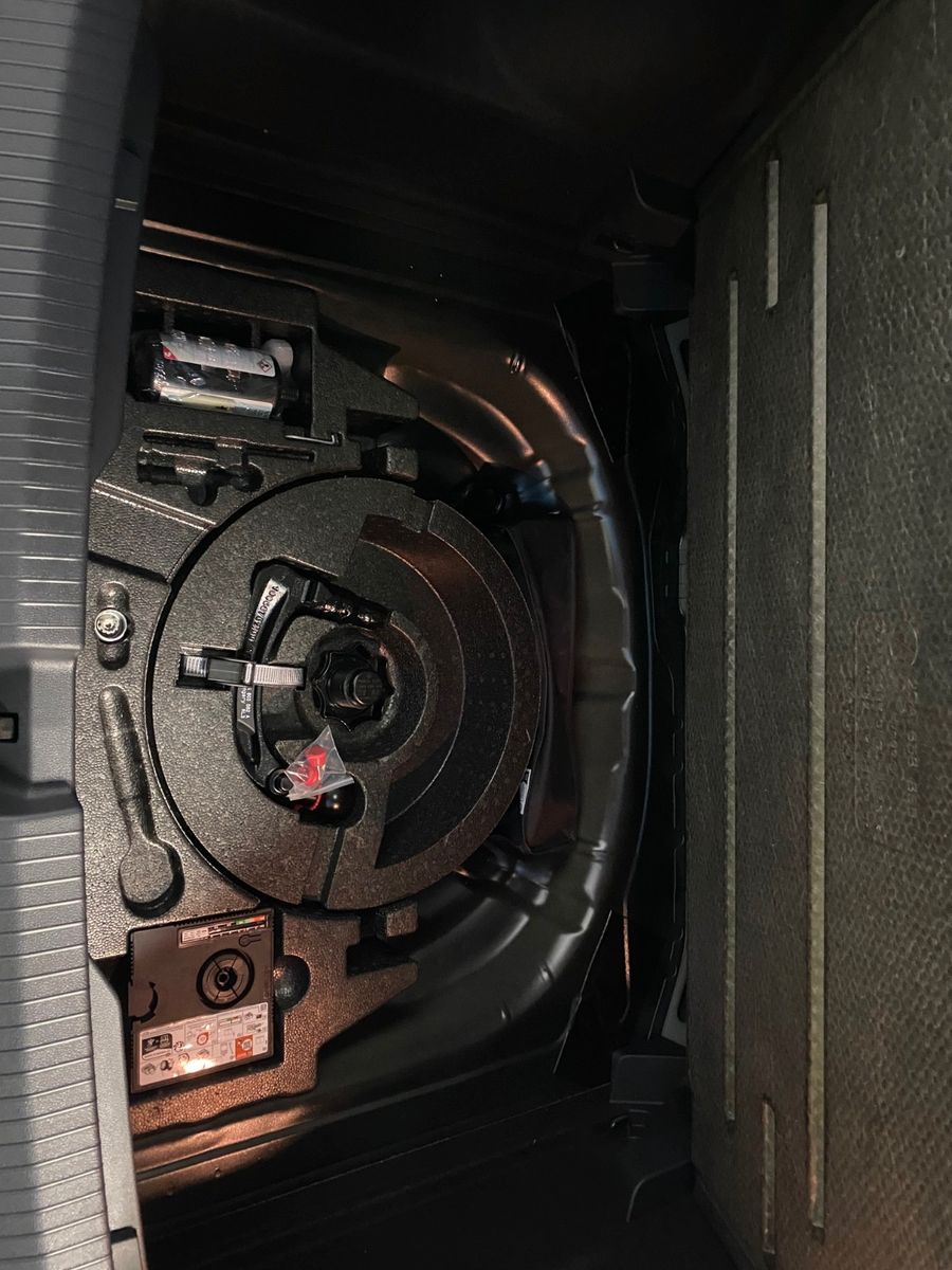 Fahrzeugabbildung Volkswagen T-Roc 1.5 TSI DSG R-Line+ACC+AHK+19"+KAMERA+LED+